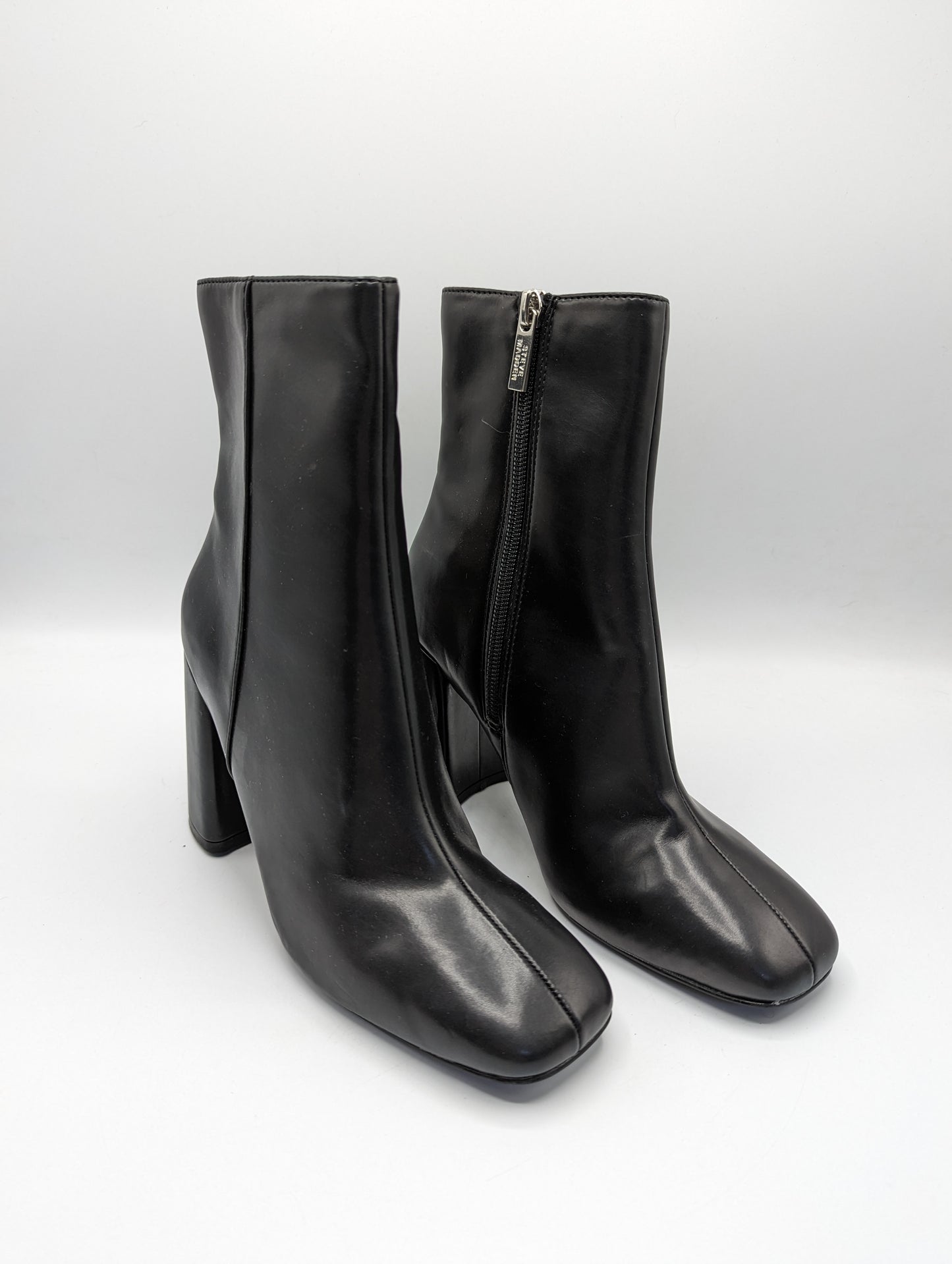 STEVE MADDEN Streams Boots Womens Ankle Boots with a Block Heel - Black