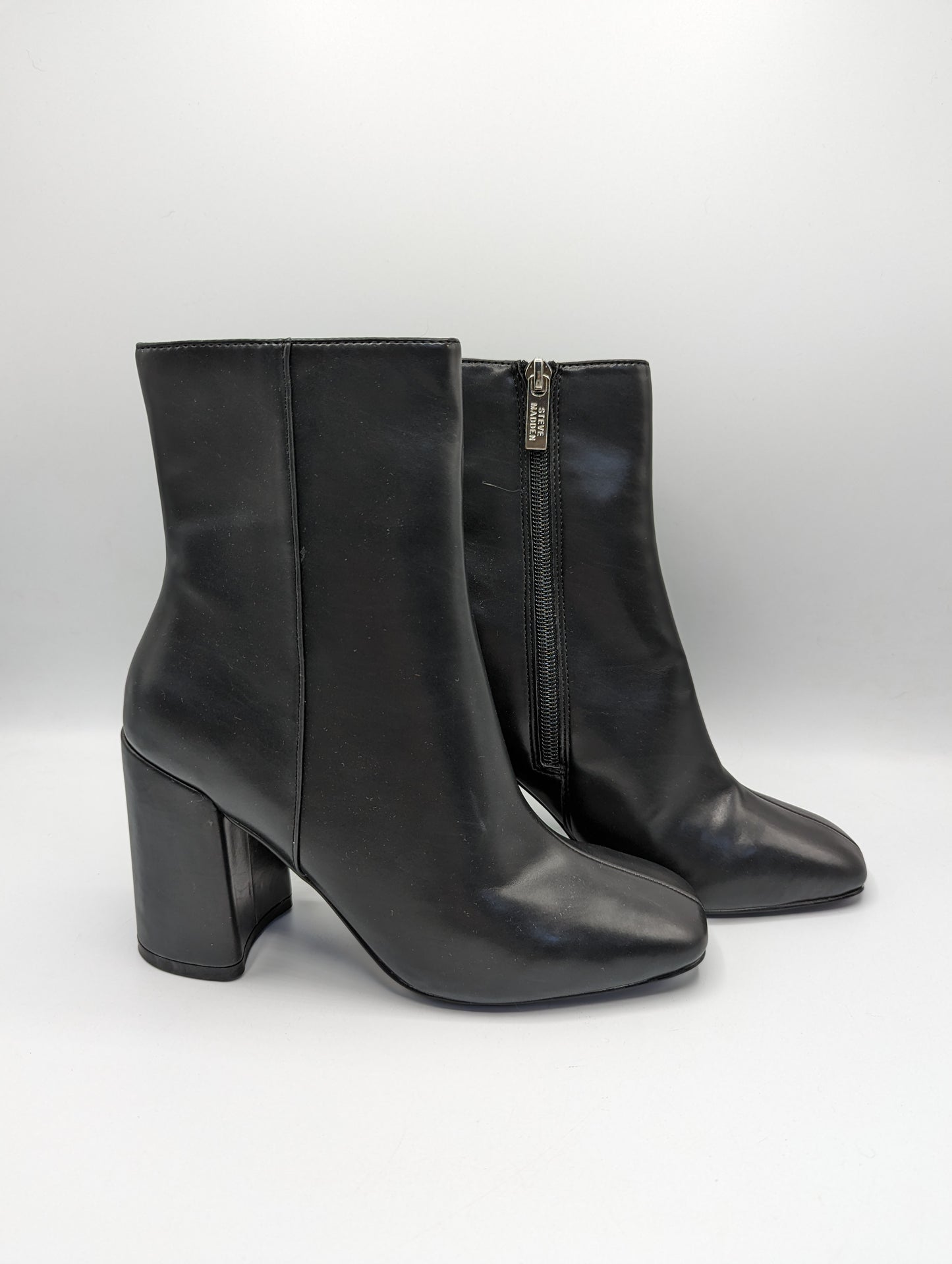 STEVE MADDEN Streams Boots Womens Ankle Boots with a Block Heel - Black