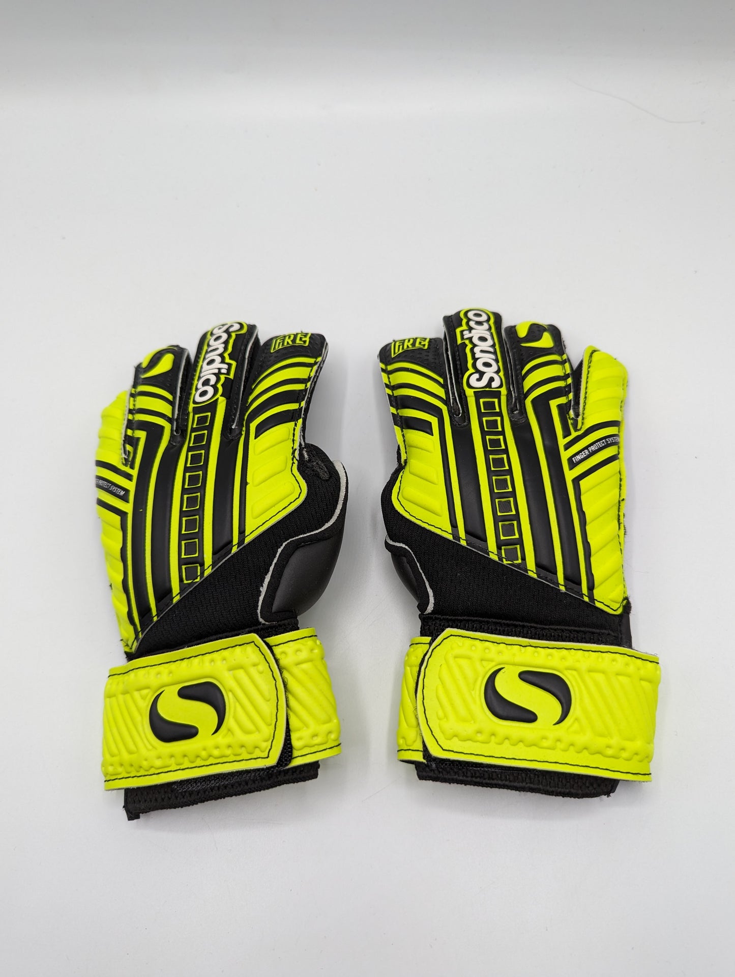 Sondico Aero Spine Junior Goalkeeper Gloves - Black/Yellow