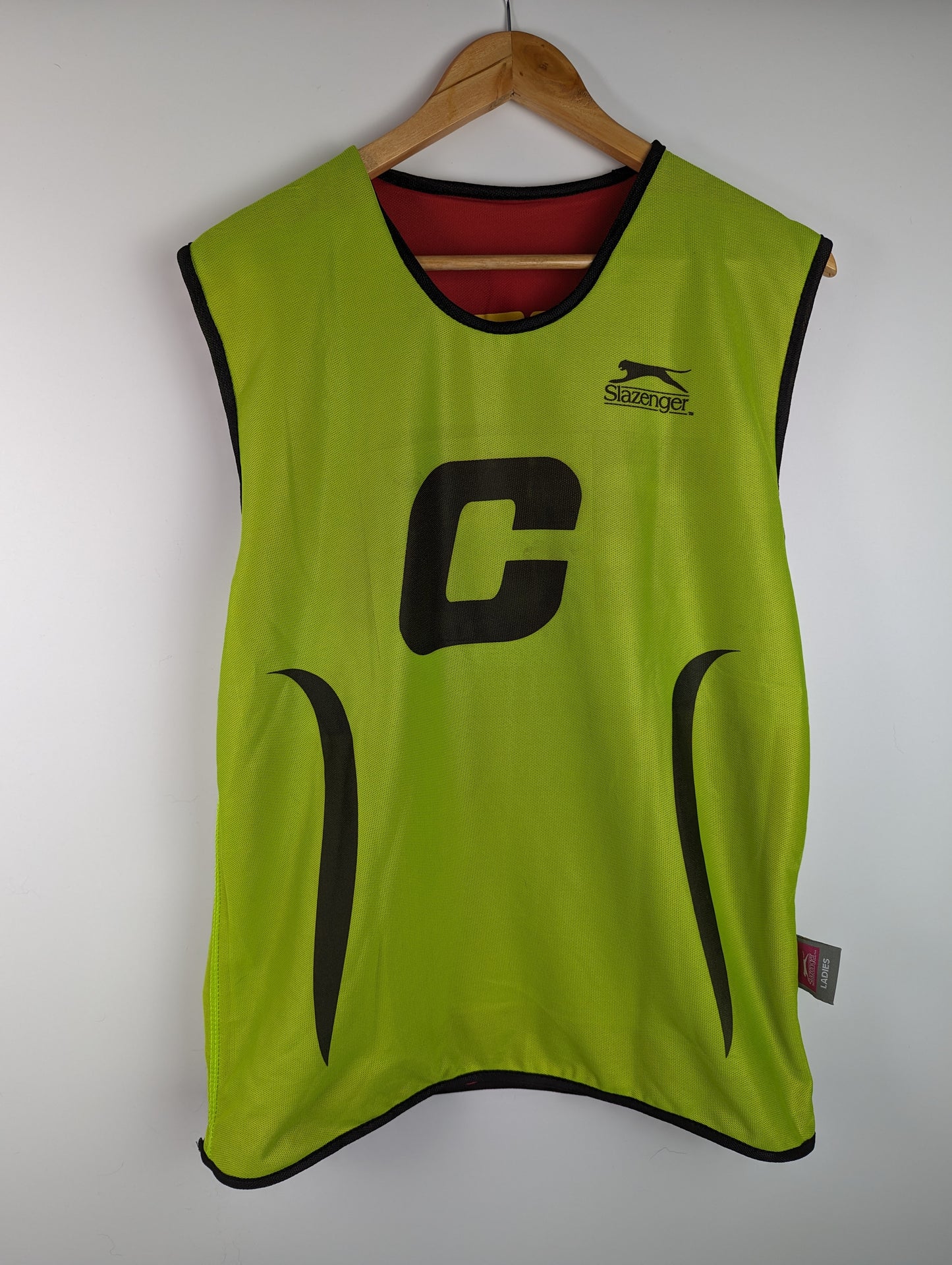 Slazenger Womens Netball Bibs - Red/Green