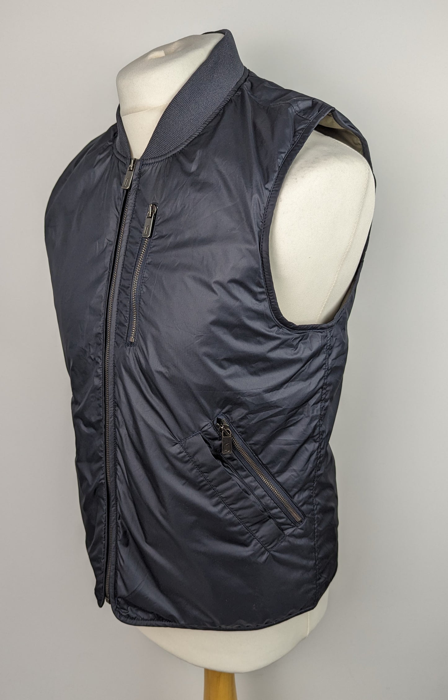 RICHARD JAMES Lightweight Rib Neck Gilet - Navy Blue / Olive