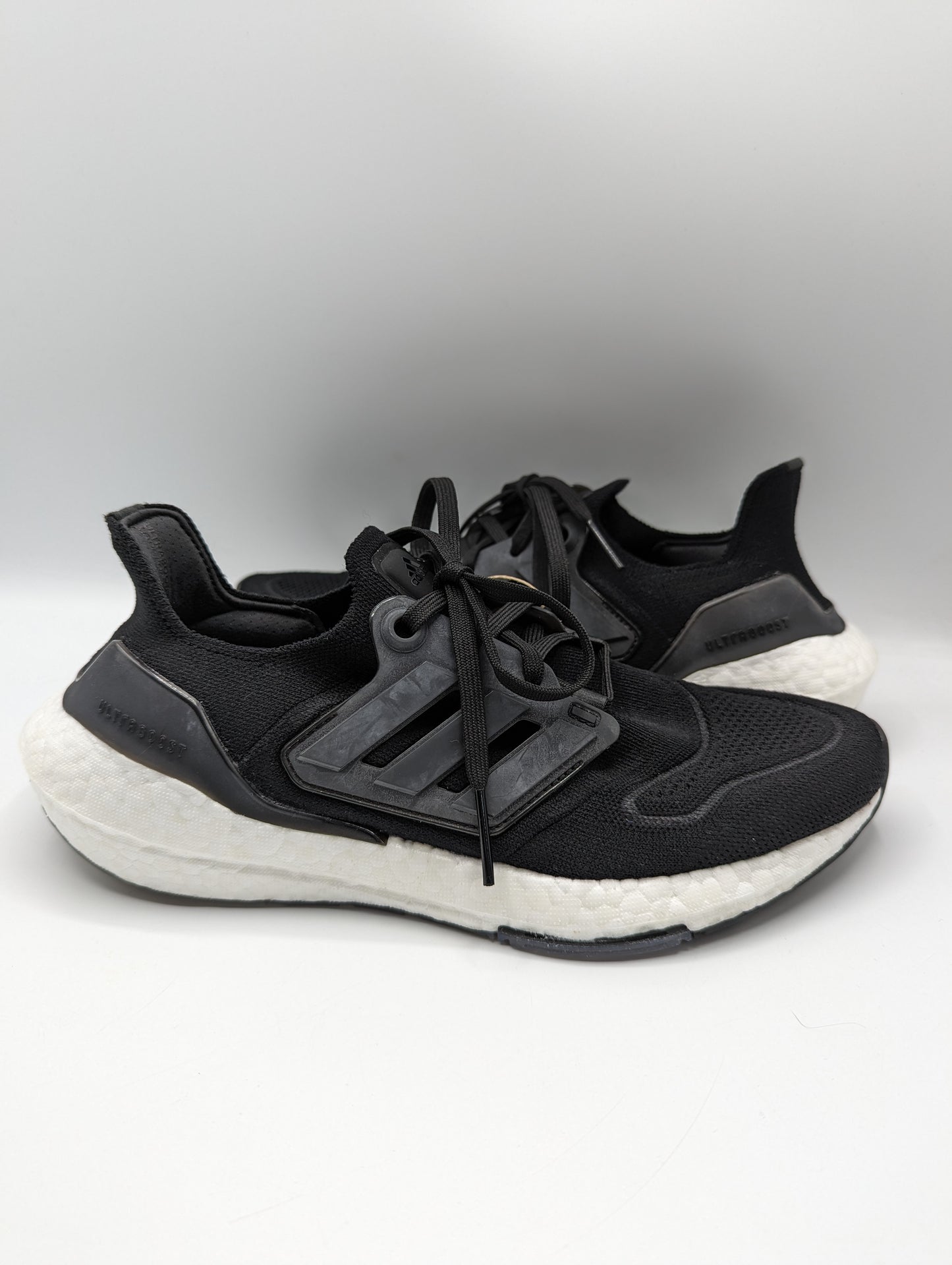 ADIDAS UltraBoost 22 Womens Trainers - Black / White