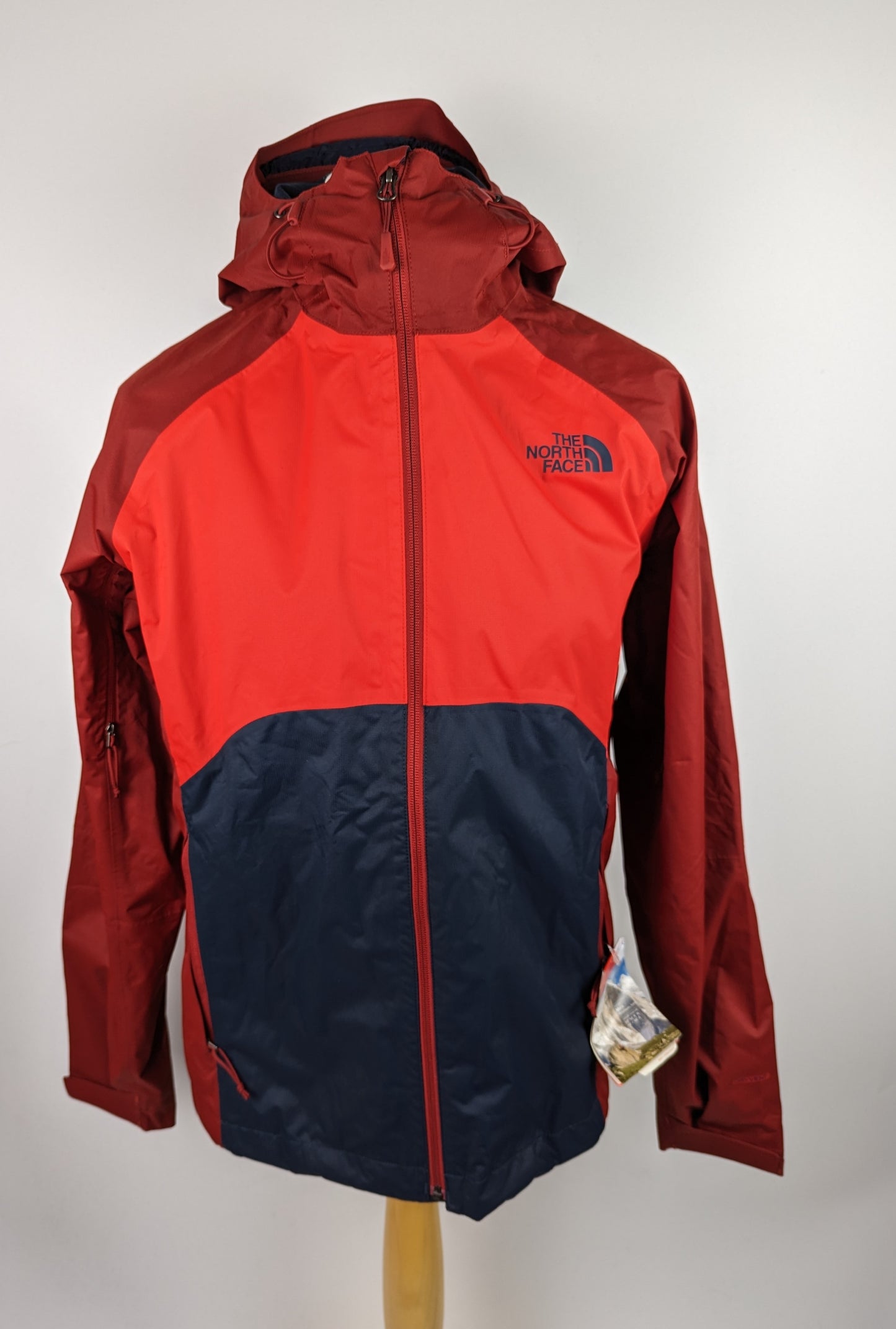 THE NORTH FACE Men's Sequence Jacket - Red / Blue