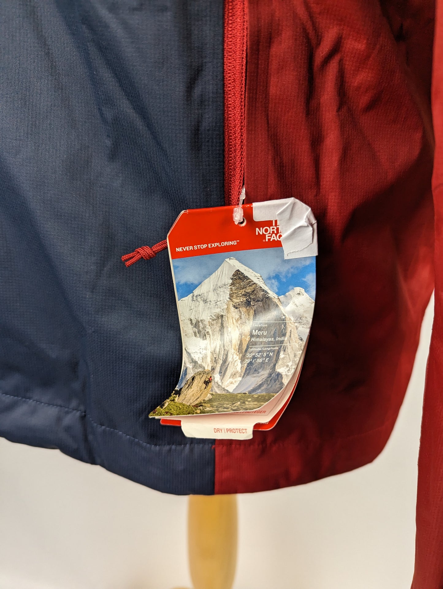 THE NORTH FACE Men's Sequence Jacket - Red / Blue