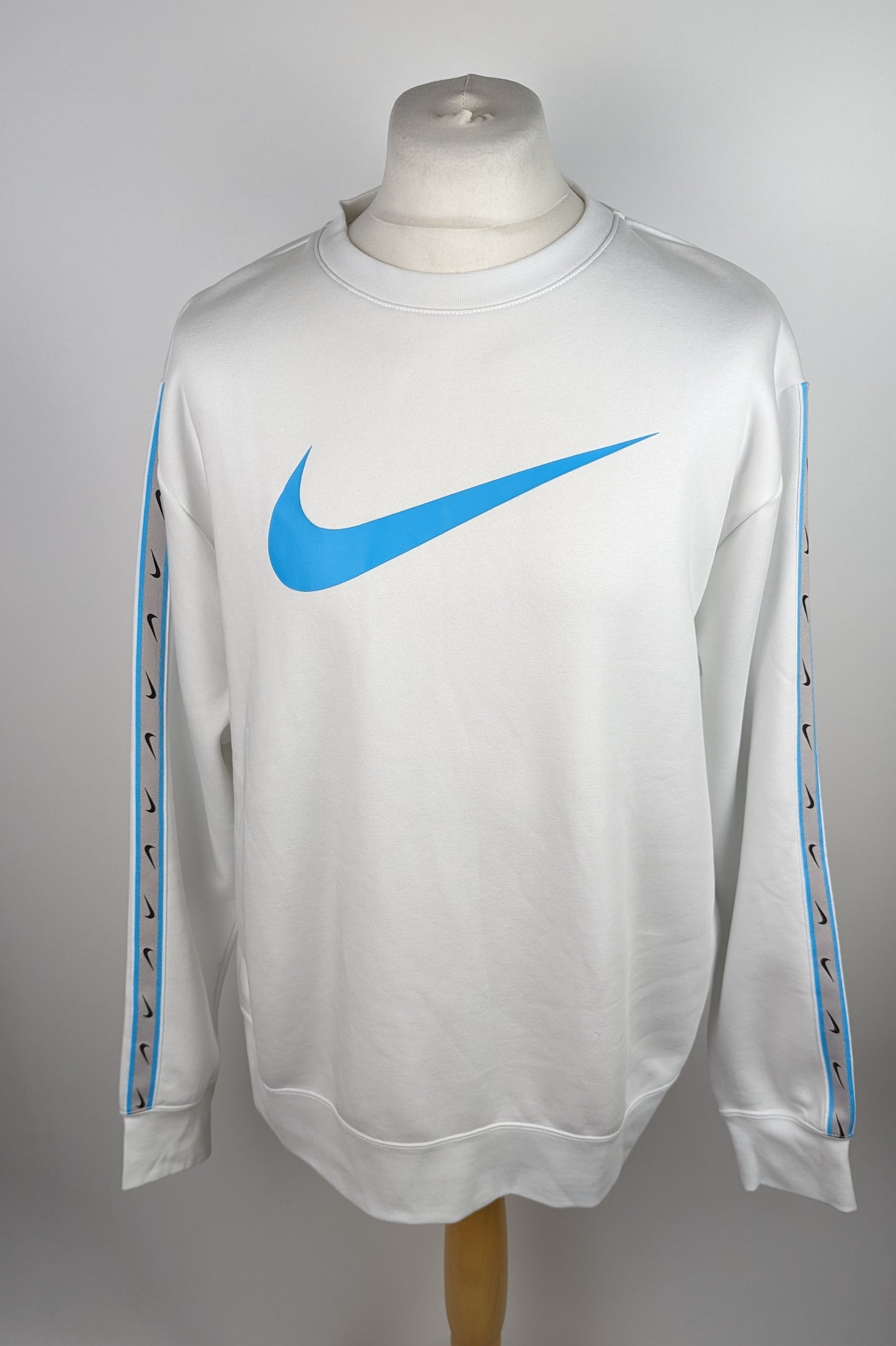 Nike Sportswear Repeat Men's Fleece Jumper- White