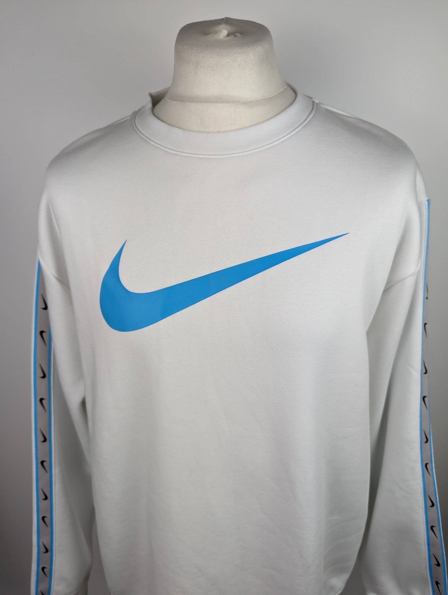 Nike Sportswear Repeat Men's Fleece Jumper- White