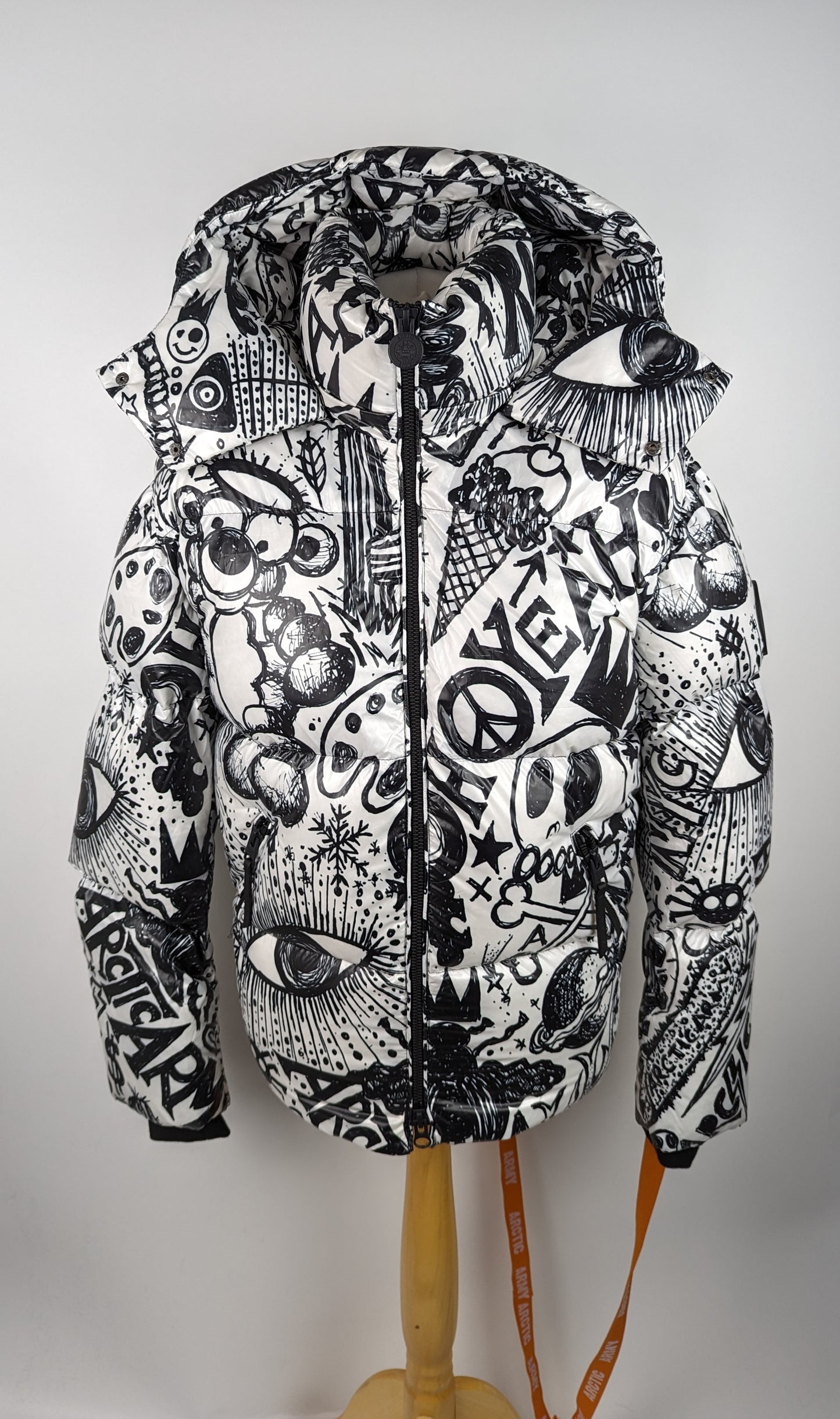 ARCTIC ARMY Men's Graffiti Print Puffer - Black / White