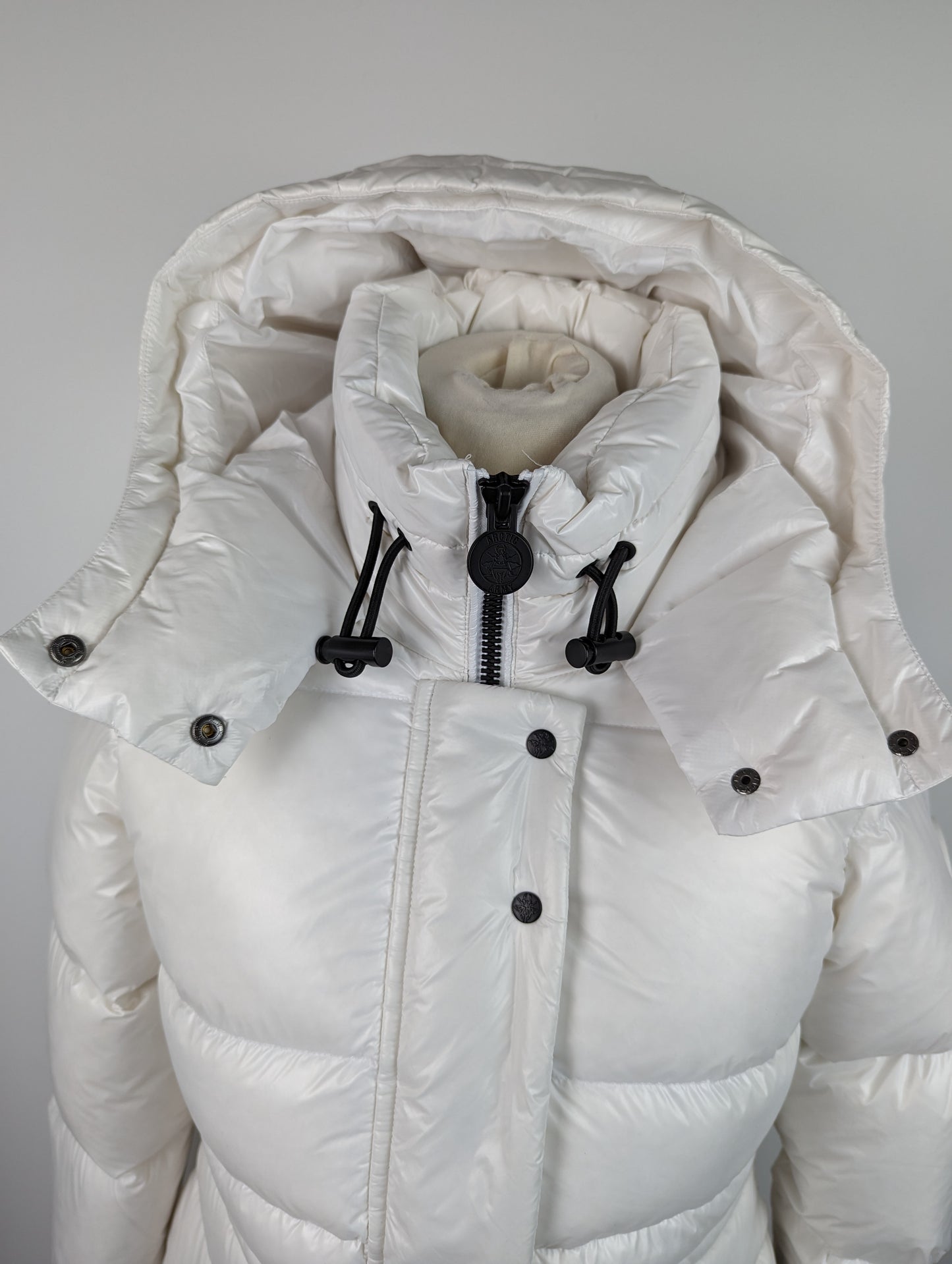 ARCTIC ARMY Women's London Short Puffer Jacket - White