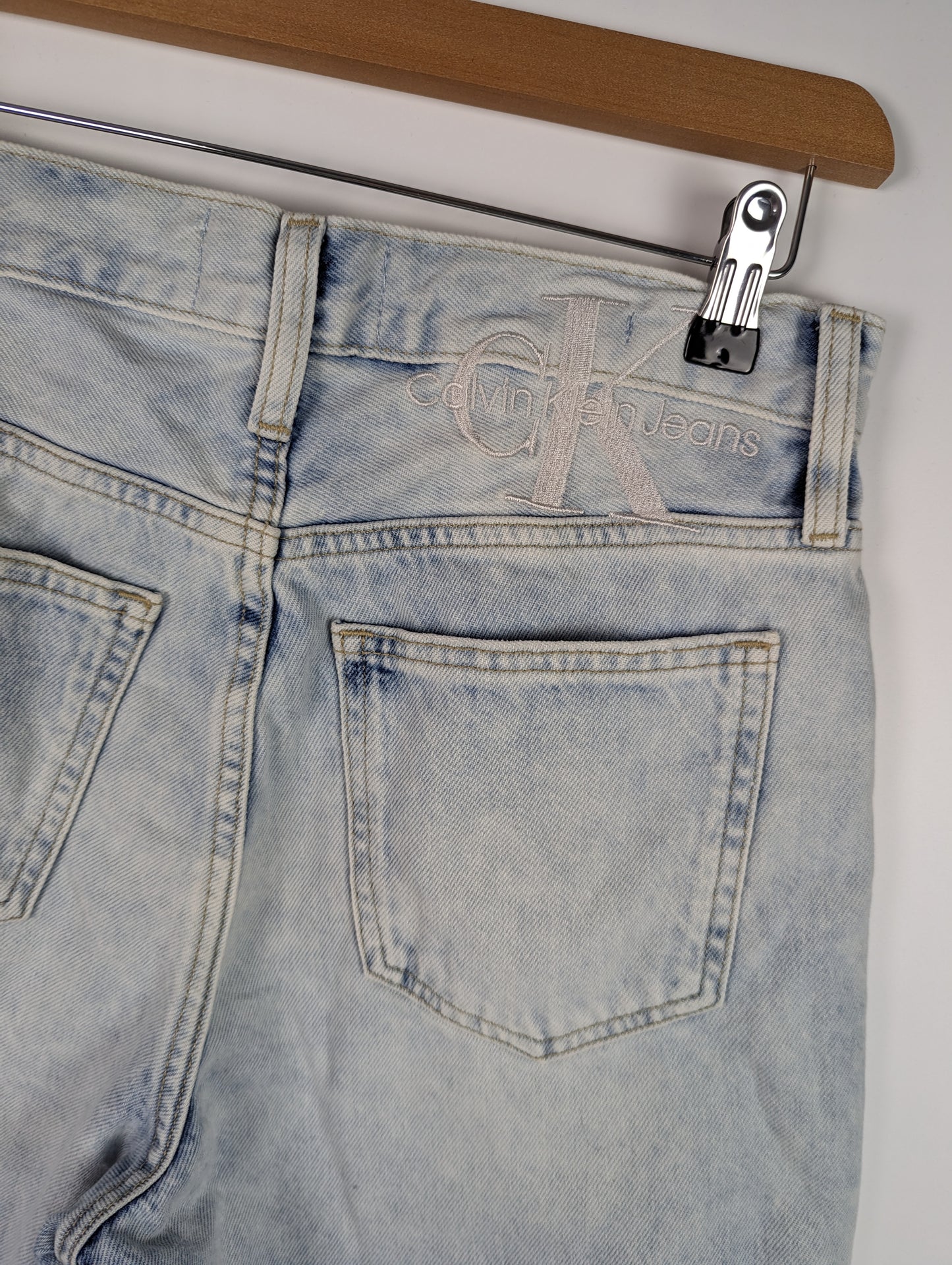 CALVIN KLEIN JEANS Mom Jean Shorts - Light Denim