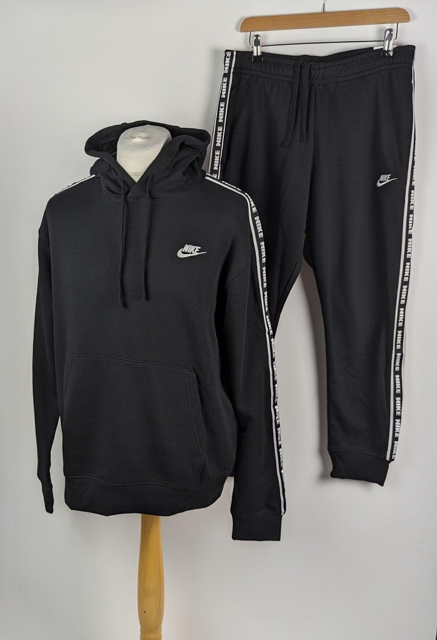 Nike Club Fleece Men's Graphic Hooded Tracksuit - Black