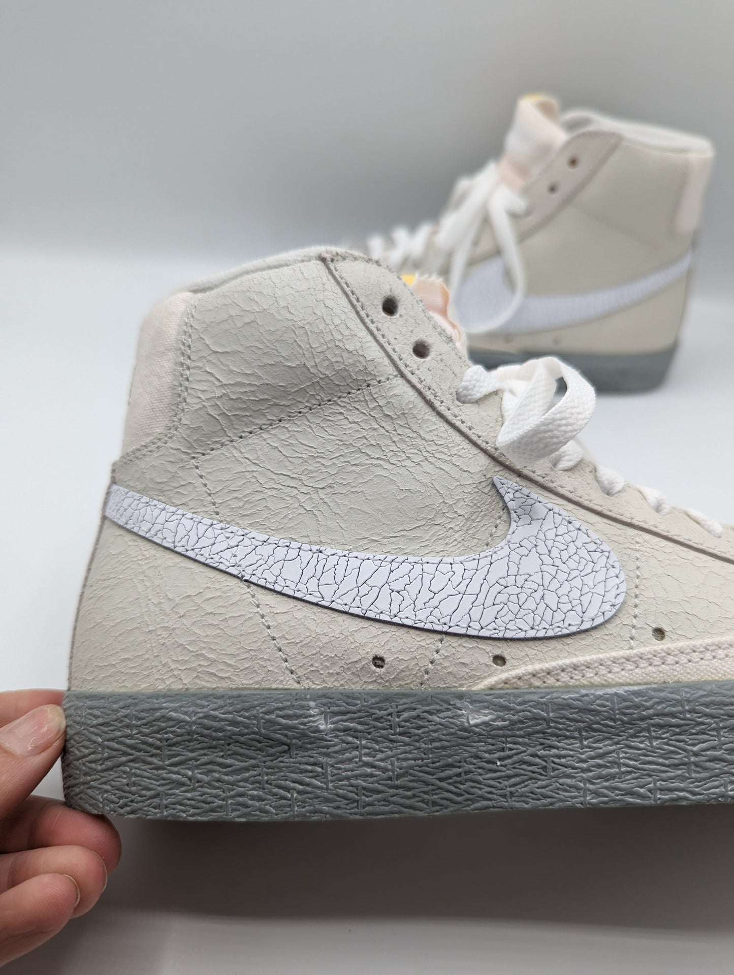 Nike Blazer Mid '77 SE Men's Shoes - Summit White/Phantom/Mica Green/White