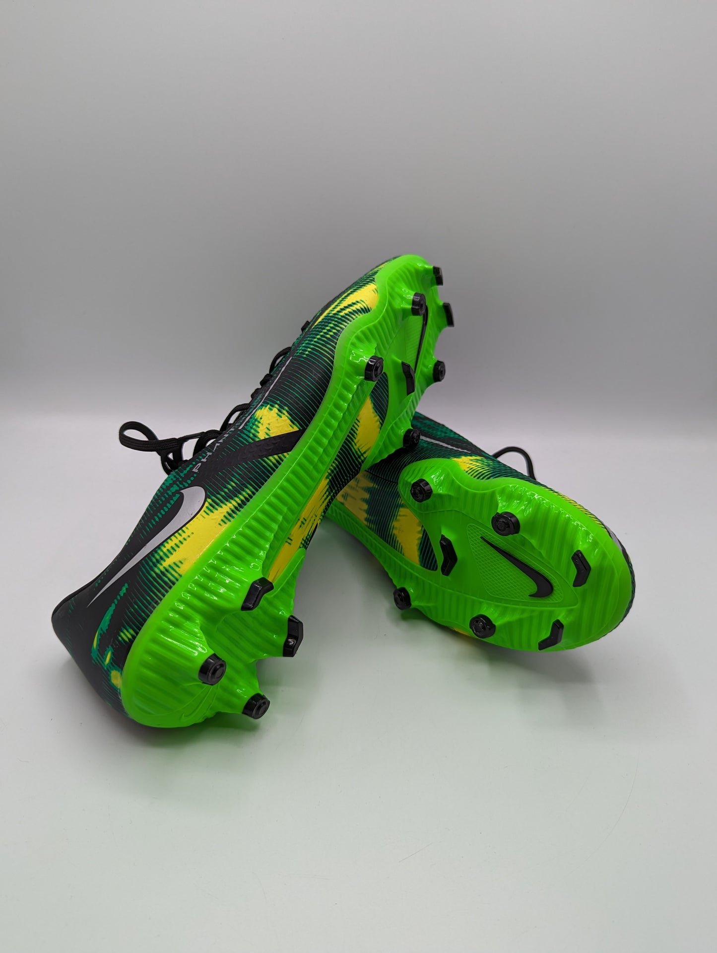 Nike Phantom GT2 Academy MG 'Shockwave' Football Boots- Black / Green