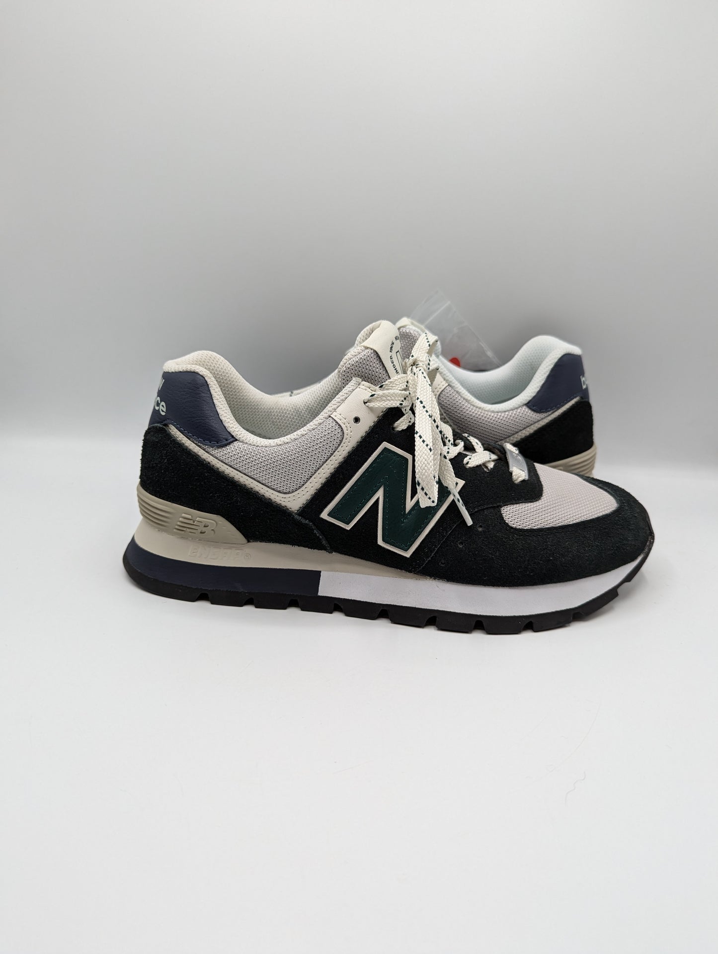 NEW BALANCE 574 Mens Trainers - Black / Green