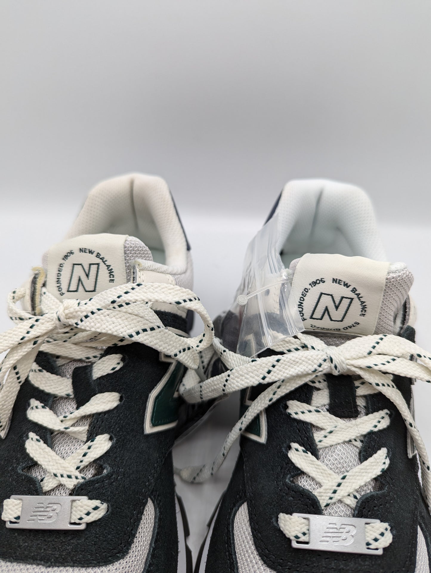 NEW BALANCE 574 Mens Trainers - Black / Green