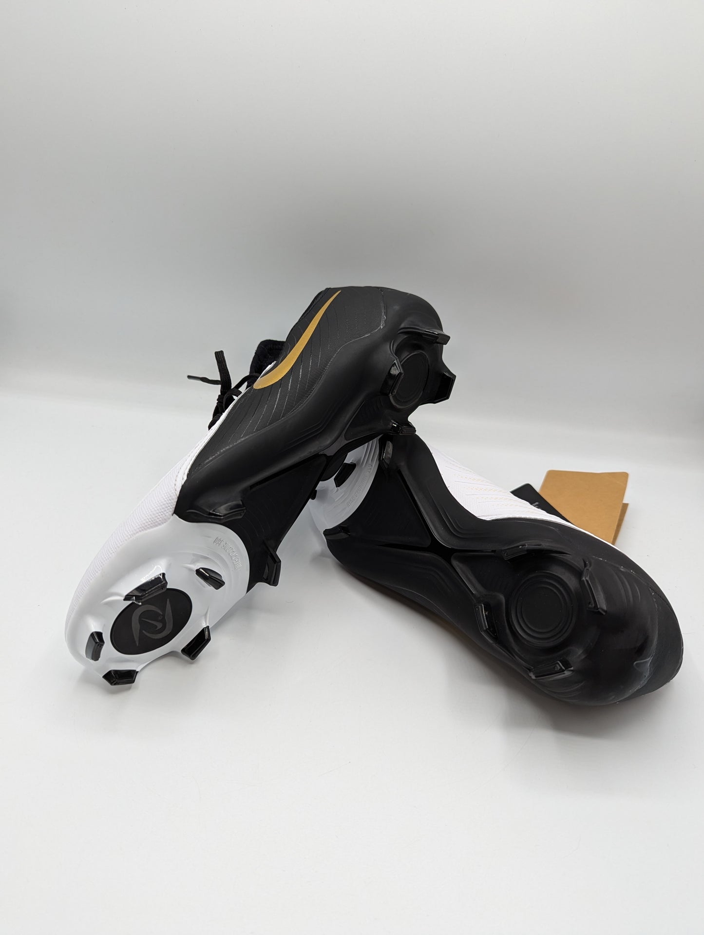 Nike Phantom Luna II Academy Firm Ground Football Boots - Black / Gold