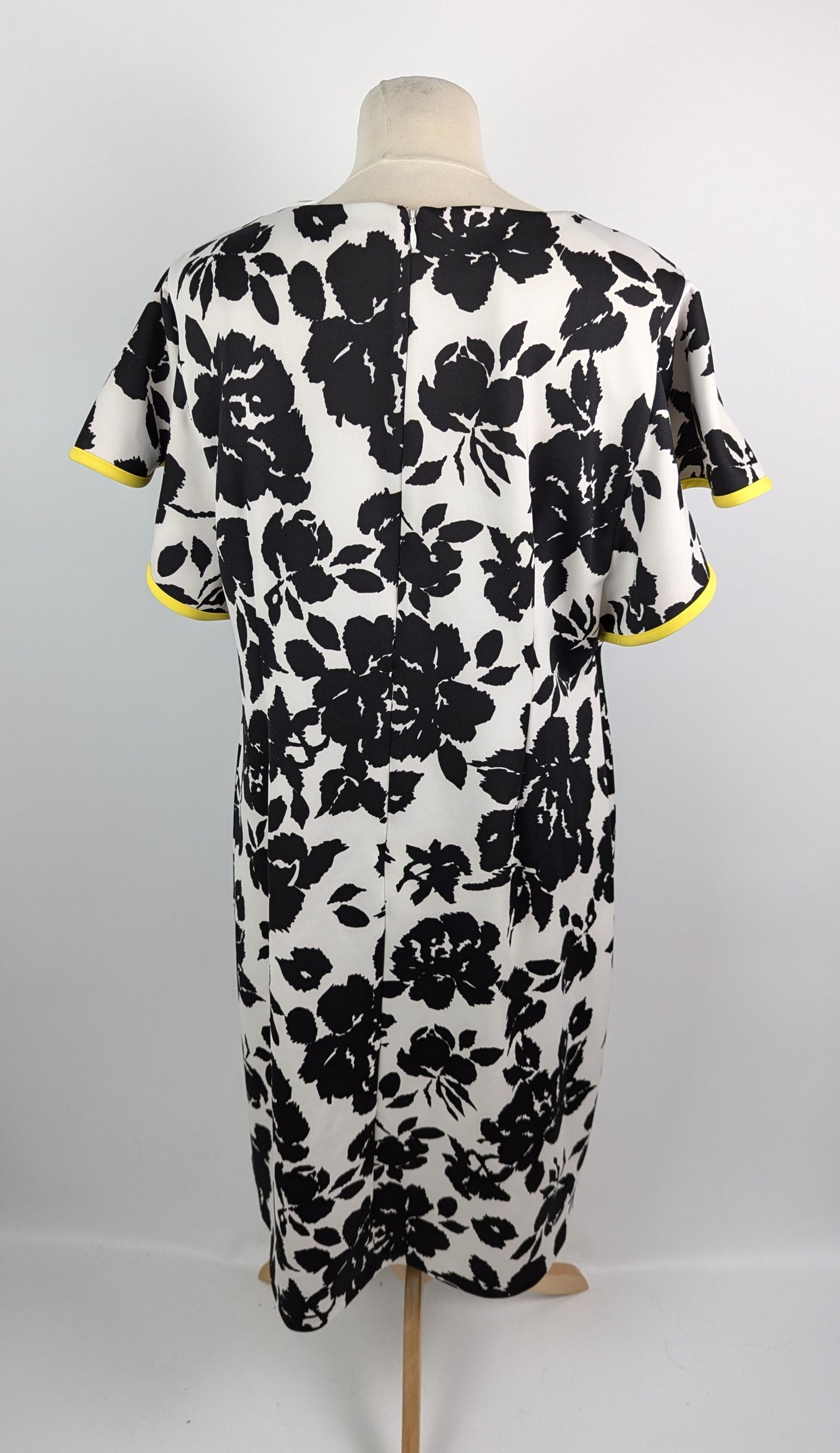 Gina Bacconi Range Floral Dress- Black / White